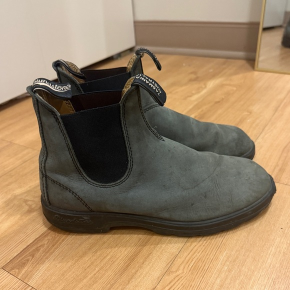 Blundstone Gray and Black Leather Boots - Picture 2 of 7